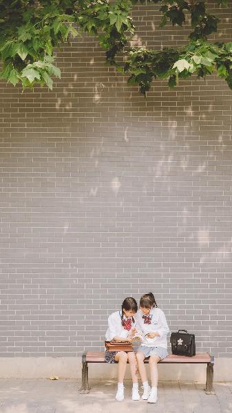 外回り中に突然の大雨一雨宿