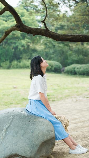 岳丰满多毛的大隂户