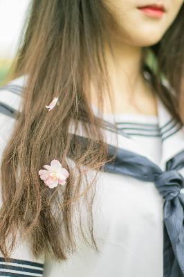 外回り中に突然の大雨一雨宿