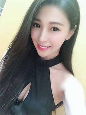 还是被驯服的聪明女下属,秘书边打电话边被躁BD视频